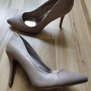 Nude/tan Stillettos